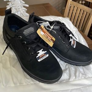 Skechers BLK Relaxed Fit Mens shoes NWT Waterproof with memory foam Size 10 1/2